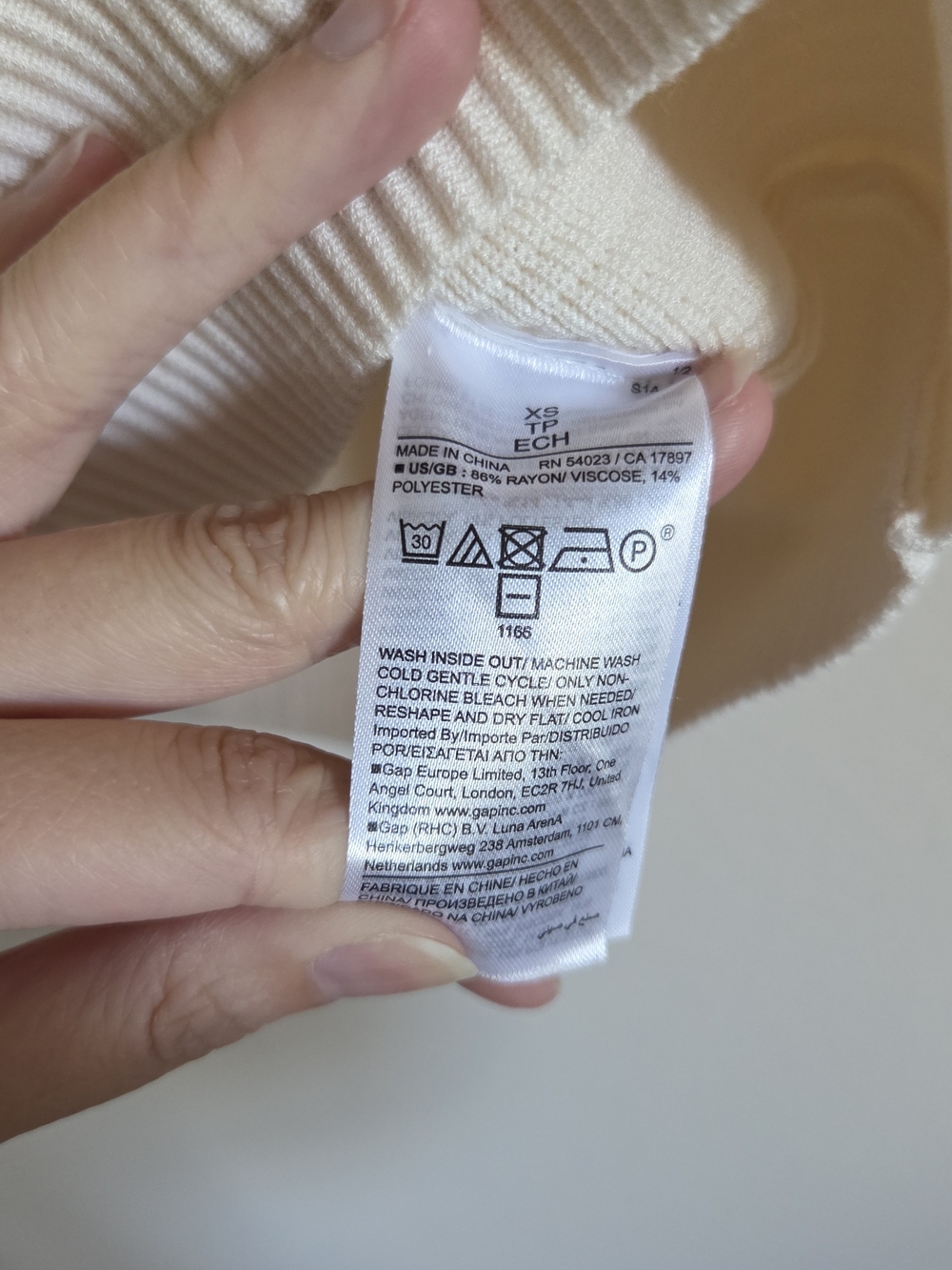 Banana Republic Ribbed White Tank Top - XS - Picture 4 of 5